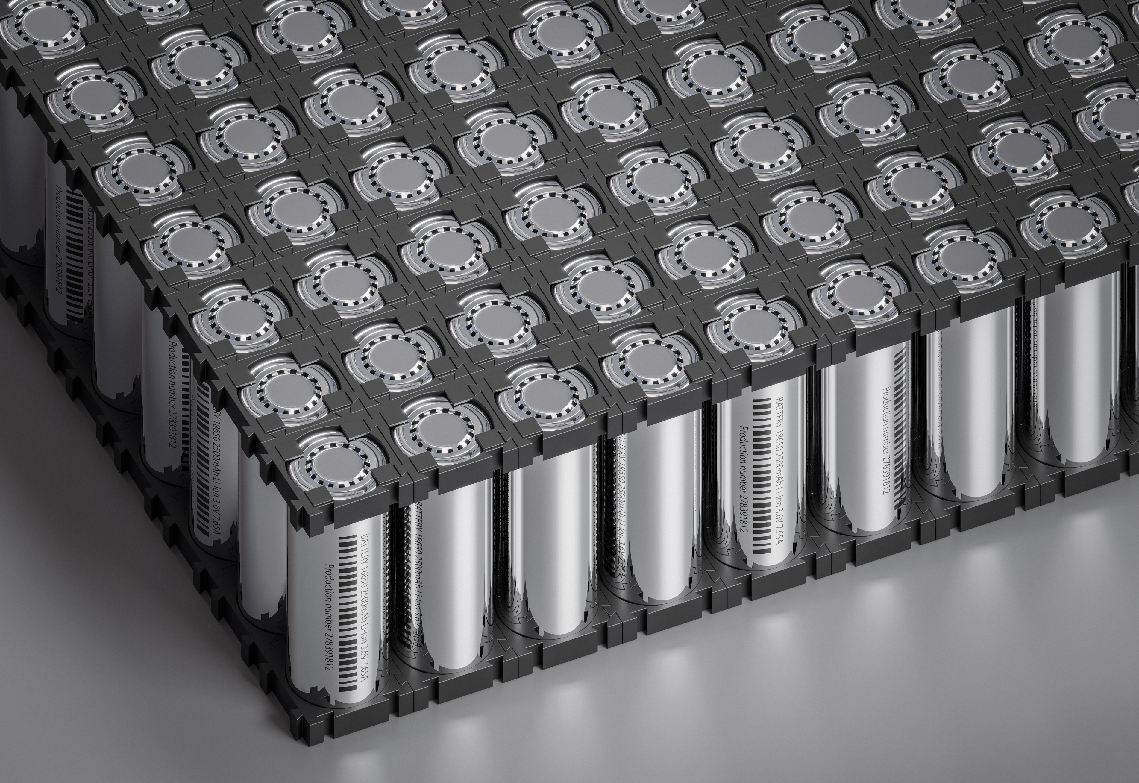 Metallic battery module with grid of cylindrical cells and modular connectors
